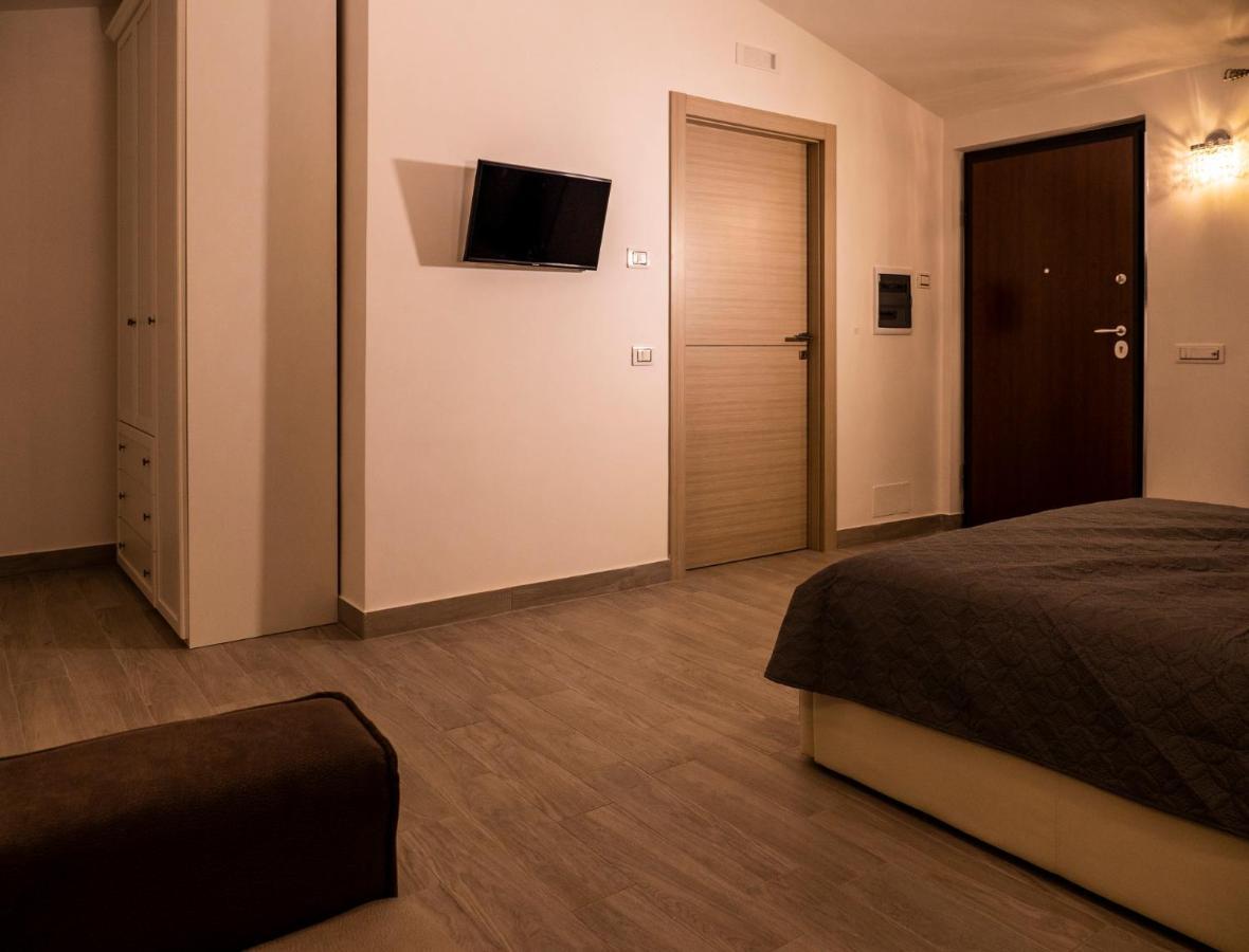 Le Rose Bed and Breakfast Nettuno Buitenkant foto